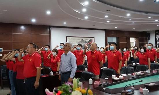 踔厲奮發向未來 勇毅前行啟新程——白云山潘高壽黨委學習貫徹黨的二十大精神專題會暨黨員表彰大會順利召開2.jpg